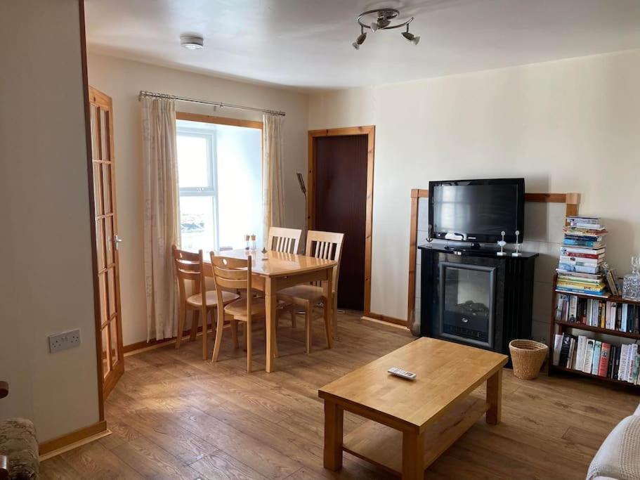 2 Bedroom House Overlooking Pierowall Bay, Westray Eksteriør billede